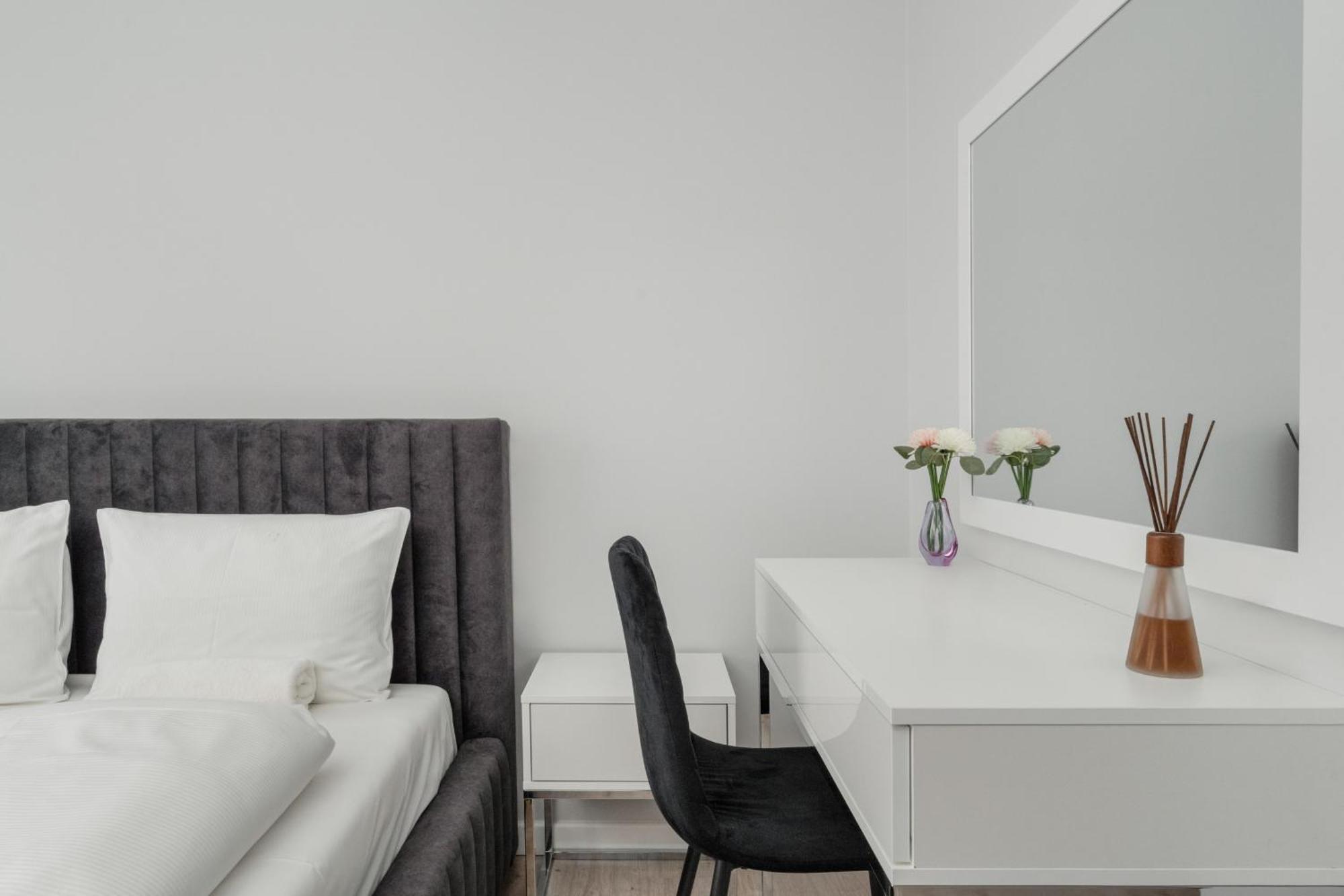 Luksusowy Apartament Z 3 Sypialniami, Klimatyzacja, Parkingiem I Biurkiem We Wroclawiu By Renters Prestige Eksteriør billede