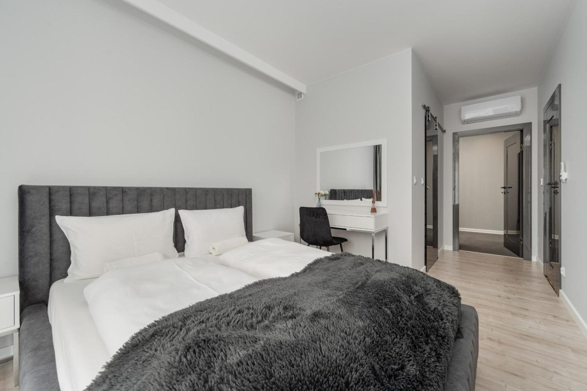 Luksusowy Apartament Z 3 Sypialniami, Klimatyzacja, Parkingiem I Biurkiem We Wroclawiu By Renters Prestige Eksteriør billede
